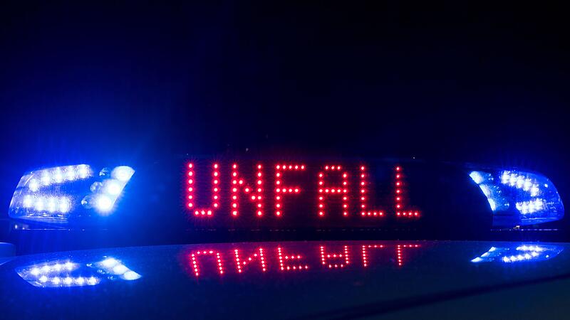 Blaulicht und der Hinweis "Unfall" Blaulicht und der Hinweis "Unfall"