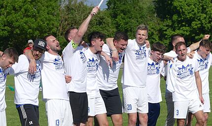 Der Bezirksligatitel war die Belohnung einer langen Entwicklung. Mit dem Klassenerhalt in der Landesliga schlie&szlig;en die Baiers und Marcel Kutzelmann ihr Erfolgskapitel beim TSV Burgebrach.