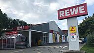 Der Rewe in der Würzburger Straße in Herzogenaurach soll geschlossen werden.