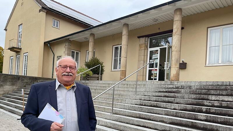 Georg Hock vor der Max-Hundt-Schule, in der sein Wahllokal ist. Georg Hock vor der Max-Hundt-Schule, in der sein Wahllokal ist.