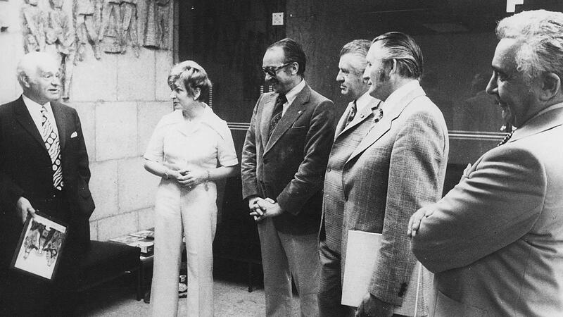 Am 24. Juli 1974 besuchte Rudolf Eberhard (l.) die neue Tourismuszentrale in dem Geb&auml;ude, in dem er Landrat des Kreises Ebermannstadt war.Forchheim & Fr&auml;nkische Schweiz