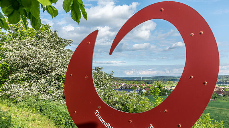 Wandernd unterwegs auf der 8,1 Kilometer langen Traumrunde Geiselwind im Landkreis Kitzingen.&nbsp;