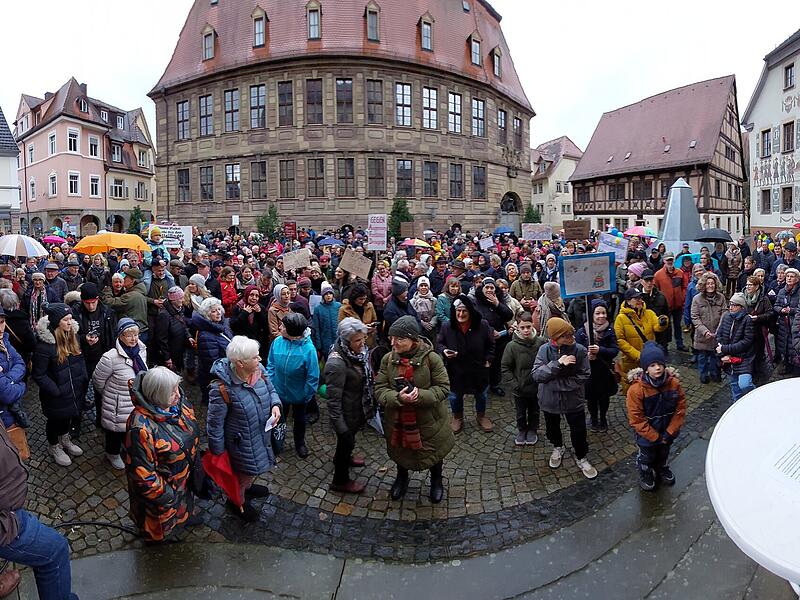 Demokratie Demo "Nie wieder ist jetzt in Bad KissingenDemokratie Demo "Nie wieder ist Jetzt" in Bad Kissingen