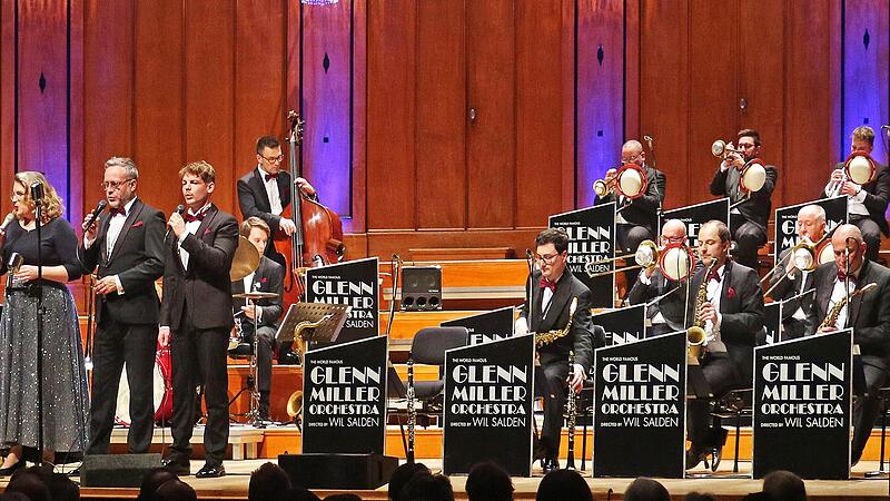Das Glenn Miller Orchestra unter der Leitung von Wil Salden spielte im gro&szlig;en Saal des Regentenbaus