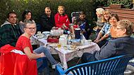 Die Ehrenamtlichen der Flüchtlingshilfe Thurnau nehmen Geflüchtete an die Hand – Kaffeekränzchen gehören dazu.
