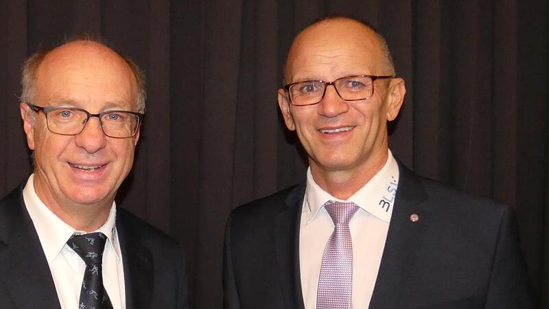 Günther Jackl (rechts) führt ab sofort wieder den BLSV-Kreisverband Haßberge als Vorsitzender, nachdem Gerald Makowski (links) nicht mehr zu einer Wiederwahl antrat.
