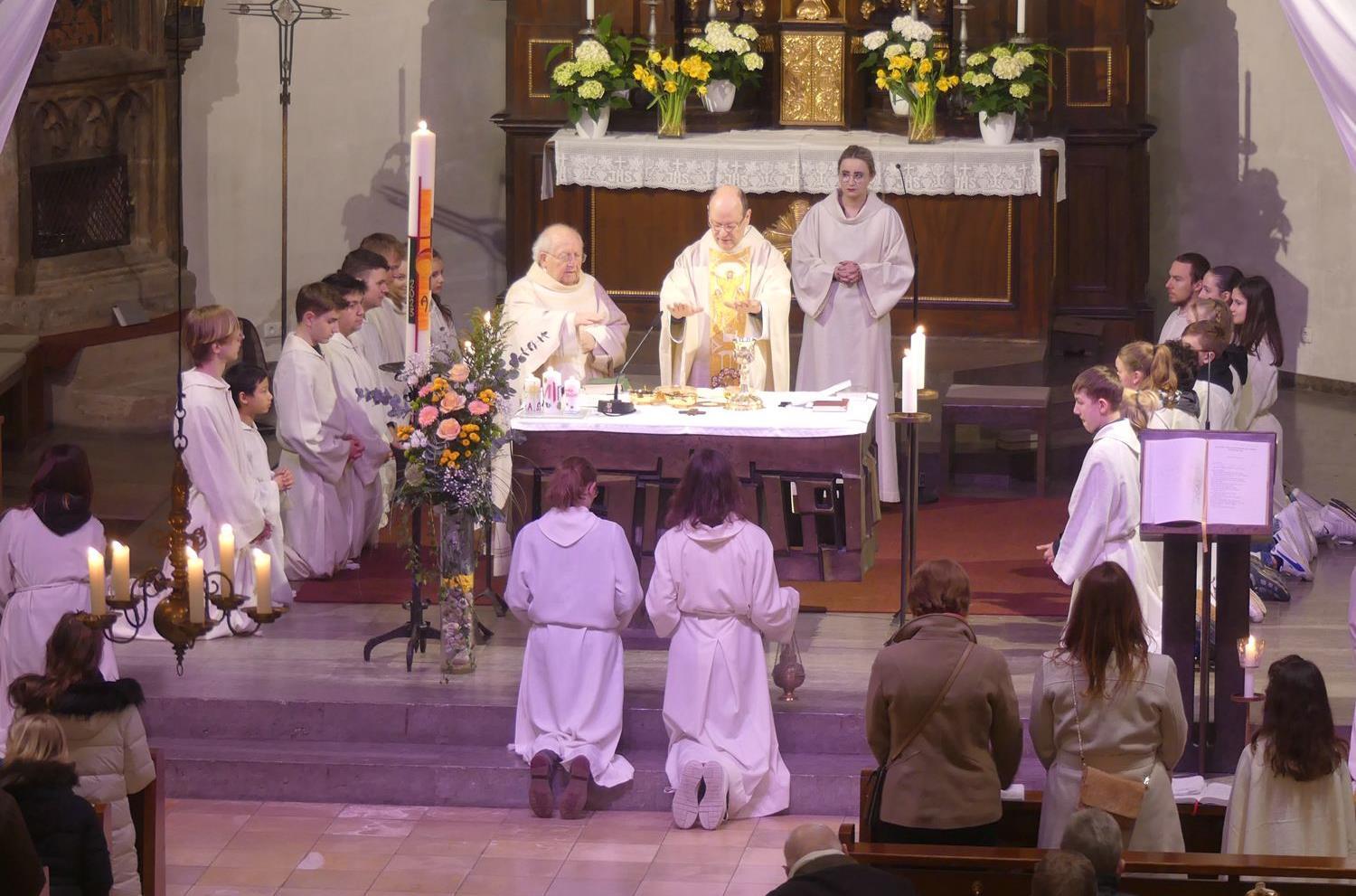 Bei der Osternacht in St. Magdalena Herzogenaurach gab es auch eine Taufe