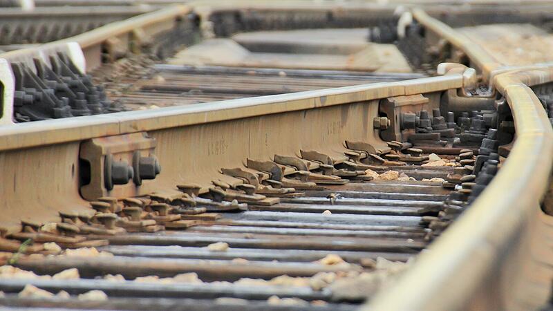 Die Bahn erneuert ihre Gleise zwischen Erlangen-Bruck und Frauenaurach (Symbolbild).