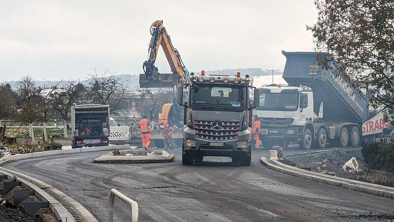 Jahresendspurt in Gleu&szlig;en: Noch vor Weihnachten soll die neue Ortsdurchfahrt freigegeben werden.