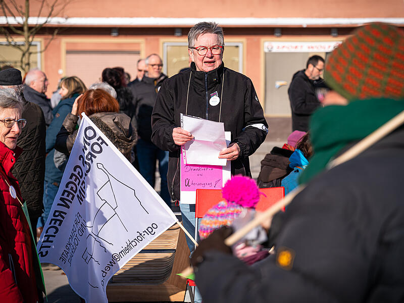 Die sch&ouml;nsten Impressionen von der Menschenkette der Omas gegen Rechts am 8. Februar in Forchheim.