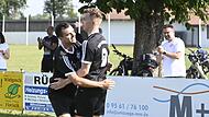 Freude bei den Meeder-Spielern Moritz Gemeinder und Adrian Brehm (hier gegen Heilgersdorf), sie haben das Topspiel beim TSV Gestungshausen gewonnen.