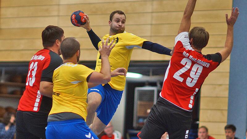 Zwei Monate Zwangspause haben ein Ende, wenn Kunstadts Handballer um Marius Petersen (Mitte) am Sonntag um 16 Uhr mit der SG Bad Rodach / Gro&szlig;walbur einen starken Gegner in der Obermainhalle begr&uuml;&szlig;en d&uuml;rfen.