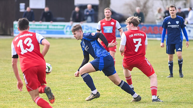 Das Topspiel zwischen dem TSV Meeder um Elias Holzheimer (Nummer 7) und dem TSV M&ouml;nchr&ouml;den II ging mit 2:1 an die "M&ouml;nche".
