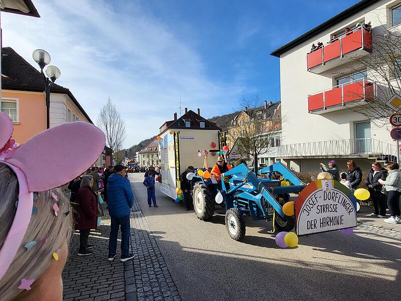 Viel los war am Faschingsdienstag, 4. März 2025, beim Faschingszug in Bad Brückenau.