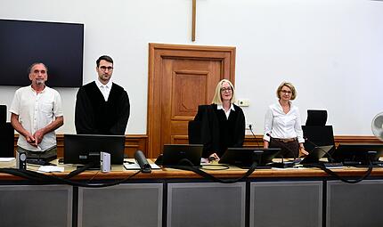 Die Zweite Jugendschutz-Kammer mit den Richtern Martin Fuchs und Marion Schmidt, sowie zwei Sch&ouml;ffen.