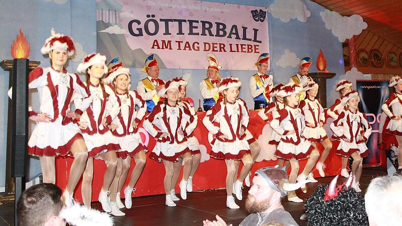 Die &bdquo;Funkensterne&ldquo; aus Wei&szlig;enbrunn pr&auml;sentierten einen herzerfrischenden Gardetanz.