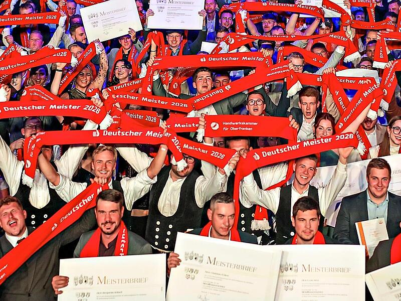 Groß war die Freude der erfolgreichen Absolventen bei der Feier in der Oberfrankenhalle.Handwerkskammer Groß war die Freude der erfolgreichen Absolventen bei der Feier in der Oberfrankenhalle.Handwerkskammer