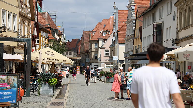 Die Forchheimer Innenstadt ist im Sommer belebtForchheim & Fränkische Schweiz Die Forchheimer Innenstadt ist im Sommer belebtForchheim & Fränkische Schweiz