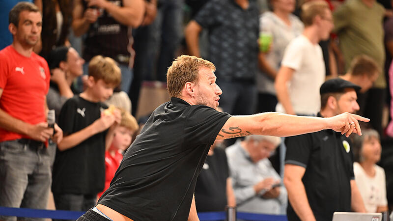 Sport Basketball Saison 2025 / 2026 2. Basketballbundesliga ProA Finale Medikamente-per-Klick-Cup Spielort Bayreuth Oberfrankenhalle am Samstag 06.09.2025 Spielbeginn 19.00 h Nürnberg Falcons BC gegen Bamberg Halbzeitergebnis Anton Gavel Trainer Baskets-Headcoach Anton Gavel gewann am Wochenende mit seinem Team den Medikamente-per-Klick-Cup in Bayreuth.