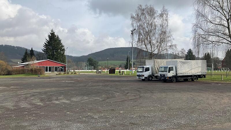 Die Diskussion um die geplante Containerunterkunft auf dem Festplatz in Sannerz h&auml;lt an.