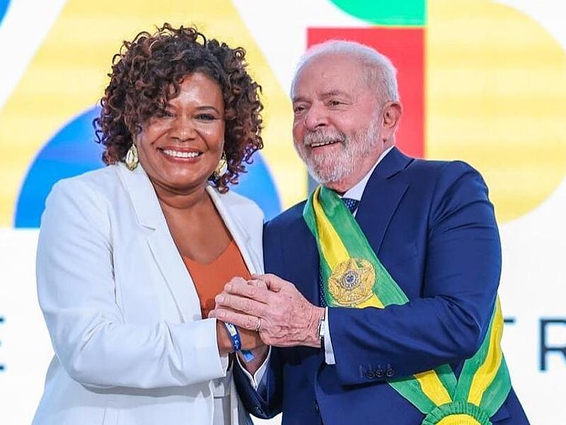 Dieses Bild, das sie kurz nach Amtsantritt mit Brasiliens Pr&auml;sident Lula zeigt, ver&ouml;ffentlichte Margareth Menezes auf ihrer Facebookseite.