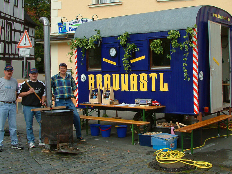 Br&uuml;ckenfest 2003: Beim beliebten 3-Tages-Event am Forchheimer S&auml;umarkt hat das Brauwastl-Trio ab 2002 mitgewirkt.