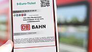 Bald können Bahnfahrer ihr 9-Euro-Ticket digital in den Fahrplan-Apps erwerben. Einen Papierschein gibt es im VGN Onlineshop. Bald können Bahnfahrer ihr 9-Euro-Ticket digital in den Fahrplan-Apps erwerben. Einen Papierschein gibt es im VGN Onlineshop.