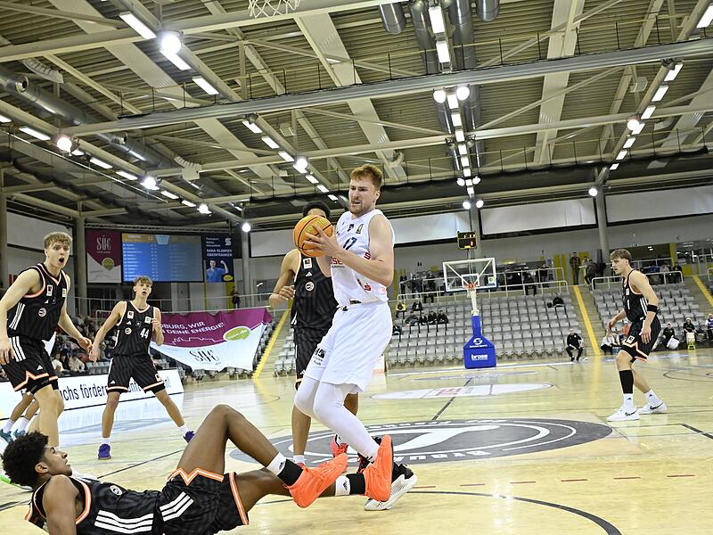 Ole Thei&szlig;, hier zu Hause gegen die Orange Academy Ulm, war in der Starting Five des BBC Coburg ausw&auml;rts gegen die BG Hessing Leitershofen.