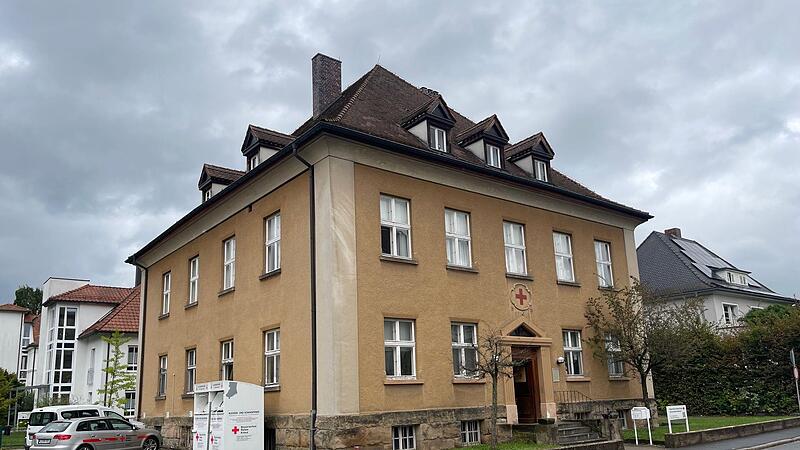 Das BRK will in der Flessastraße eine Kita bauen und dafür das alte Verwaltungsgebäude abreißen – das hatte zuletzt das Denkmalnetz Bayern kritisiert. Das BRK will in der Flessastraße eine Kita bauen und dafür das alte Verwaltungsgebäude abreißen – das hatte zuletzt das Denkmalnetz Bayern kritisiert.