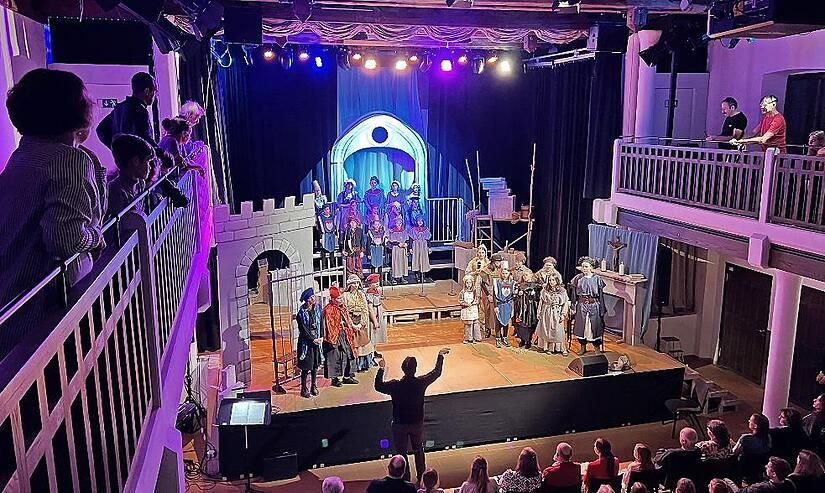 Einmal im Rampenlicht stehen: Das k&ouml;nnte Talente ans Licht bringen und Lust auf mehr machen.