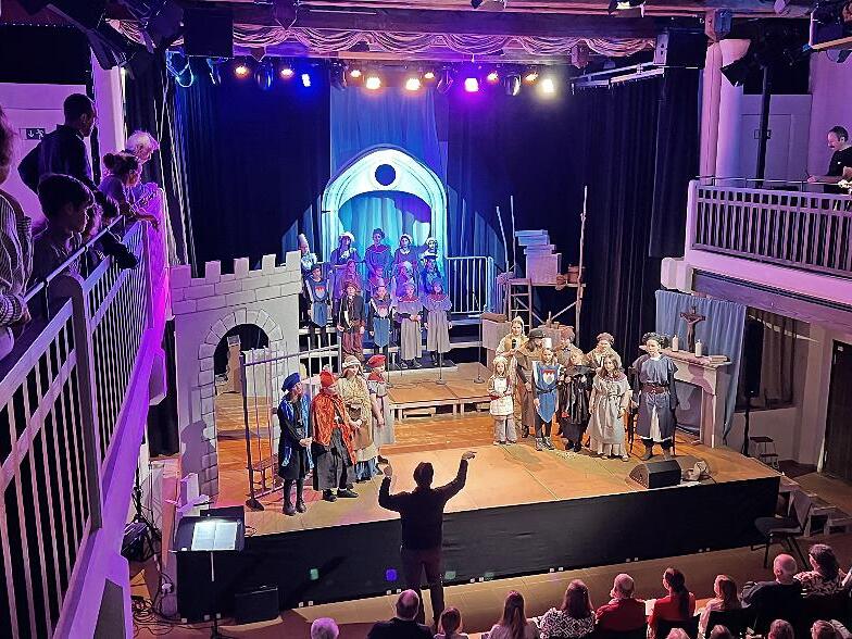 Einmal im Rampenlicht stehen: Das k&ouml;nnte Talente ans Licht bringen und Lust auf mehr machen.