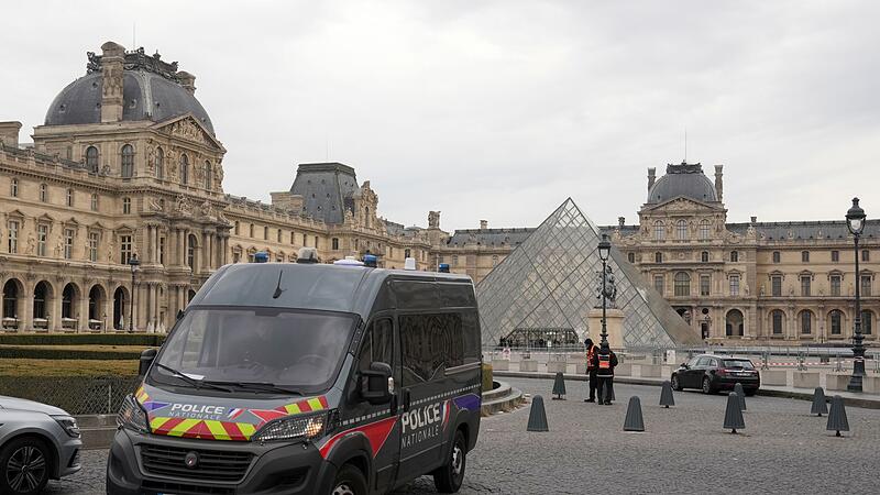 Raubüberfall auf Louvre in Paris