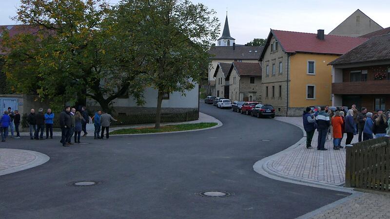 Insgesamt rund 1,3 Millionen Euro kostete die Sanierung der Kreisstra&szlig;e und des Schmutzwasserkanals in der Ortsdurchfahrt von Gre&szlig;hausen.