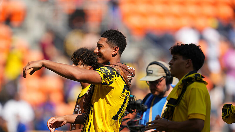 Teuerster Neuzugang von Borussia Dortmund: Jobe Bellingham (li.) kostete deutlich mehr als die neue K&uuml;che des BVB.