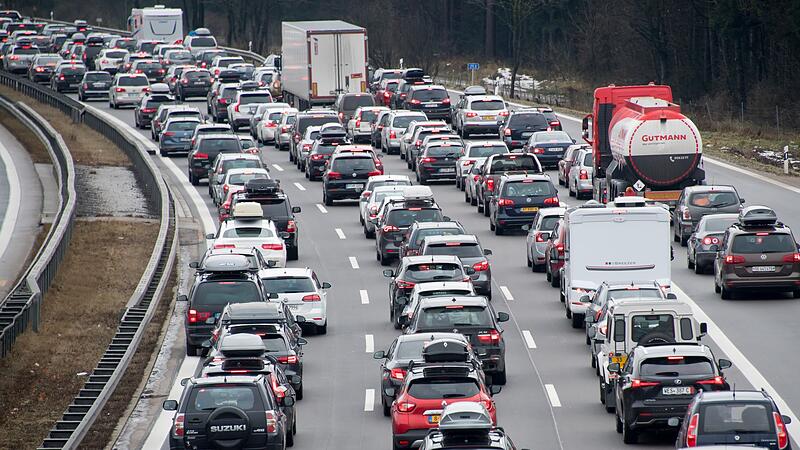 Urlaubsreiseverkehr auf der A8 Urlaubsreiseverkehr auf der A8
