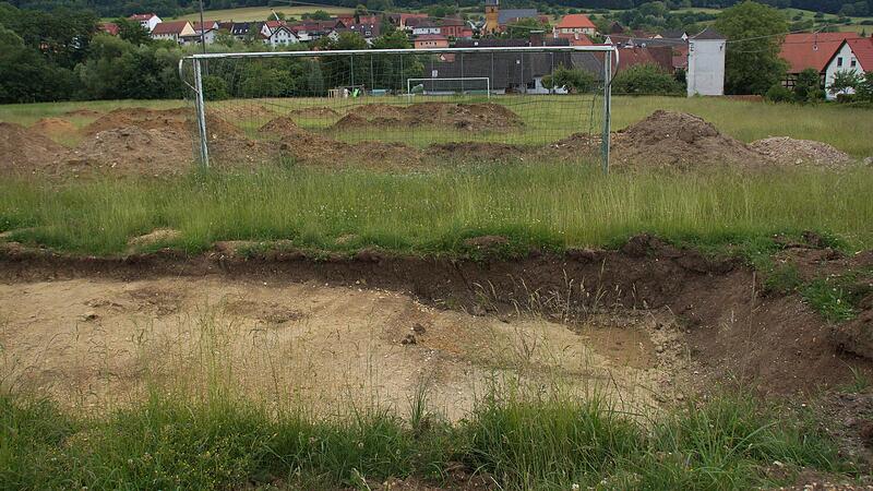 Blick auf die arch&auml;ologischen Sondierungen im Baugebiet &bdquo;An der Lohntalstra&szlig;e&ldquo;.