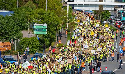 Festakt 100 Jahre Lufthansa und Streik des Kabinenpersonals Festakt 100 Jahre Lufthansa und Streik des Kabinenpersonals