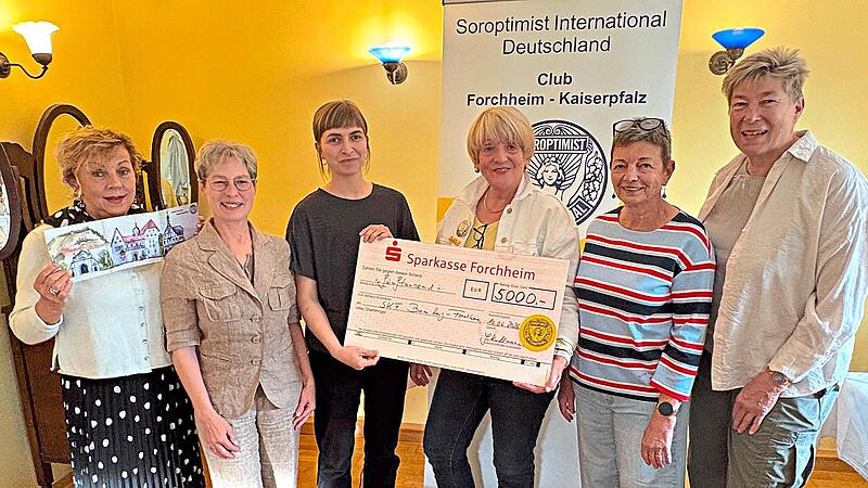 Bei der Spendenübergabe (v. l.): Annette Heineck, Simone Stroppel (Geschäftsführung SKF Bamberg), Pädagogin Nadine Moser (Jugendsuchtberatung), Präsidentin Gabriele Kullmann, Vize-Präsidentin Christine Leuker und Elke Raschzok-Falk. Rebecca Ottmann Bei der Spendenübergabe (v. l.): Annette Heineck, Simone Stroppel (Geschäftsführung SKF Bamberg), Pädagogin Nadine Moser (Jugendsuchtberatung), Präsidentin Gabriele Kullmann, Vize-Präsidentin Christine Leuker und Elke Raschzok-Falk. Rebecca Ottmann