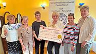 Bei der Spenden&uuml;bergabe (v.&nbsp;l.): Annette Heineck, Simone Stroppel (Gesch&auml;ftsf&uuml;hrung SKF Bamberg), P&auml;dagogin Nadine Moser (Jugendsuchtberatung), Pr&auml;sidentin Gabriele Kullmann, Vize-Pr&auml;sidentin Christine Leuker und Elke Raschzok-Falk. Rebecca Ottmann