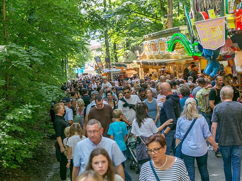 Annafest 2025 UmzugAnnafest 2025: Bildergalerie vom großen Festumzug in Forchheim Die unnötige Entscheidung, ein Anti-Rassismus-Banner am Annafest künftig nicht mehr aufzuhängen, schadet dem Volksfest, argumentiert FT-Redakteur Bjarne Bahrs