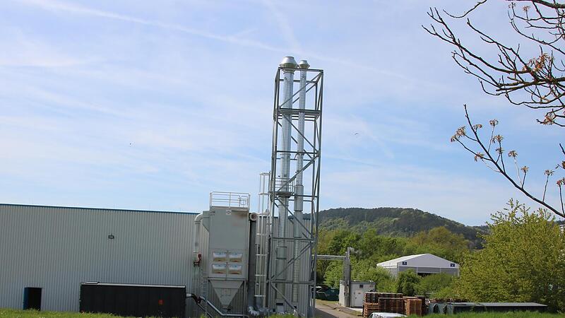 Die Filteranlage des Runderneuerungswerks steht seit rund zwei Jahren. Ein Brand schreckte die Bev&ouml;lkerung auf.