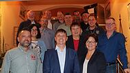 Eine gemeinsame Liste von Freien Wählern und SPD Weißenbrunn wurde für die Kommunalwahlen am 8. März 2026 aufgestellt. Sie wollen dafür sorgen, dass Markus Wagner (Bildmitte mit rechts daneben Frau Sabrina) neuer Bürgermeister wird.