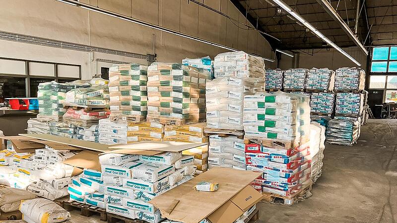 Baustoffe im Gesamtwert von rund 20.000 Euro wurden in zwei Lastwagen verladen.Forchheim & Fränkische Schweiz Baustoffe im Gesamtwert von rund 20.000 Euro wurden in zwei Lastwagen verladen.Forchheim & Fränkische Schweiz