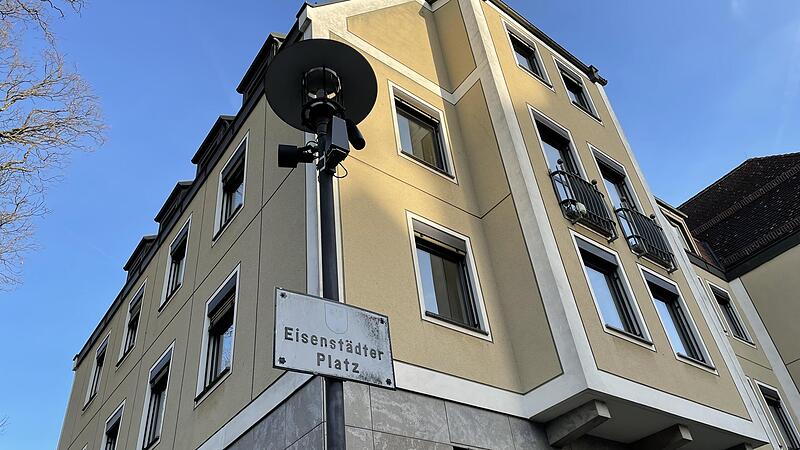 Die Sanierungsarbeiten am Anbau des Landratsamts Bad Kissingen haben begonnen.