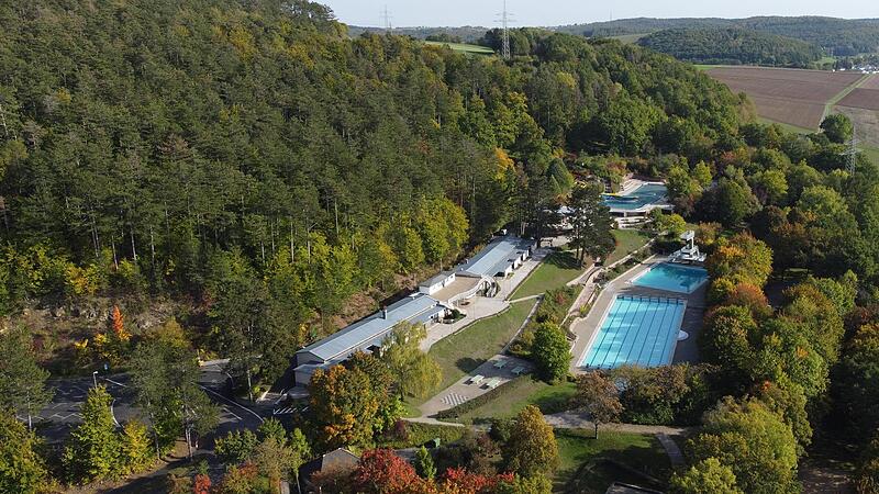 Das Terrassenschwimmbad soll auf Vordermann gebracht werden. Das Terrassenschwimmbad soll auf Vordermann gebracht werden.