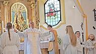 Alterzbischof Ludwig Schick und Pfarrer Christian Kaiser zelebrierten das feierliche Hochamt bei der 100-Jahr-Feier der Kirche St. Georg in Oberngrub.