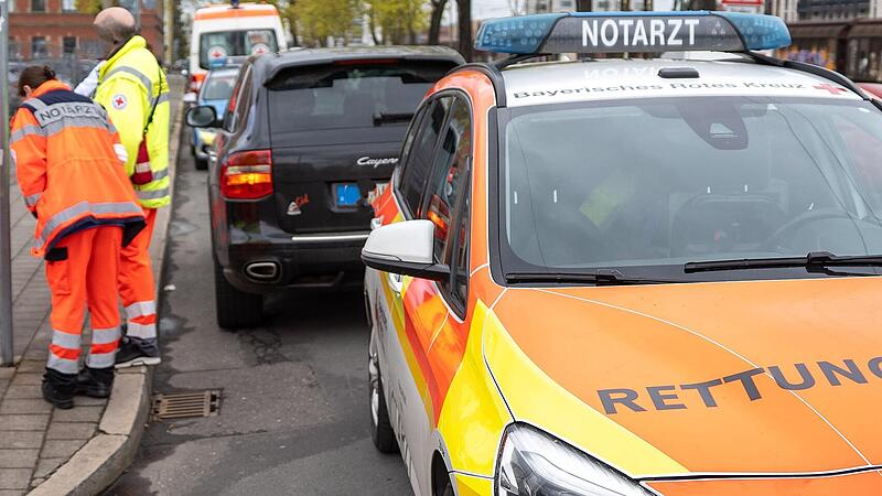 Neustadt: Medizinischer Notfall - Feuerwehrmann verursacht großen Schaden Neustadt: Medizinischer Notfall - Feuerwehrmann verursacht großen Schaden