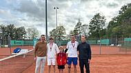 V.links: Sebastian Schübert (Abteilung Tennis FC), Justus Jaksch (2. Platz Herren), Jaro Pucher (U12 Landkreismeister), Richard Pucher (Landkreismeister Herren) und Dominik Neugebauer (Vorstand Sport FC)