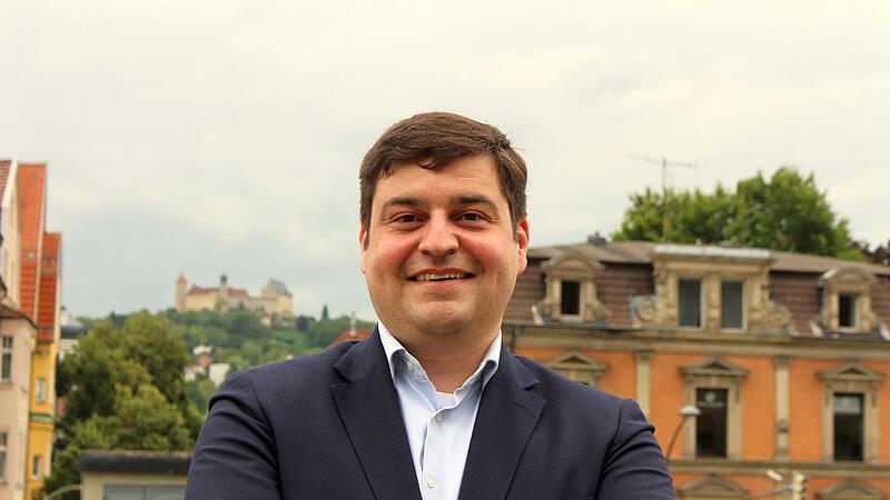 Für das Foto hat Jens-Uwe Peter den Selfy-Spot mit Vesteblick auf dem Coburger Bahnhof ausgesucht. Für das Foto hat Jens-Uwe Peter den Selfy-Spot mit Vesteblick auf dem Coburger Bahnhof ausgesucht.