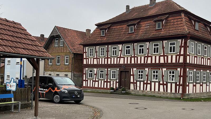 P&uuml;nktlich zur Stelle: der Kleinbus von Callheinz in Nassach &ndash; so sch&ouml;n kann &Ouml;PNV sein &hellip;